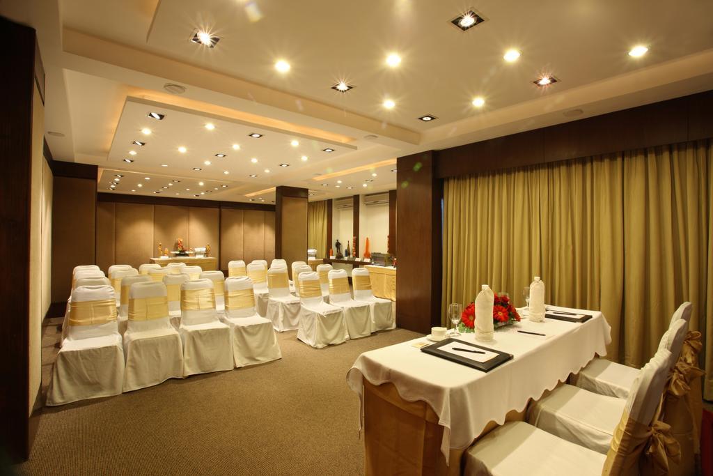 Hotel Express Towers Vadodara Exterior foto